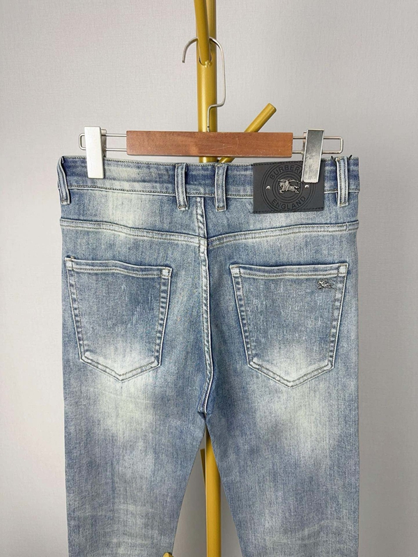 ブランドジーンズ着用イメージ